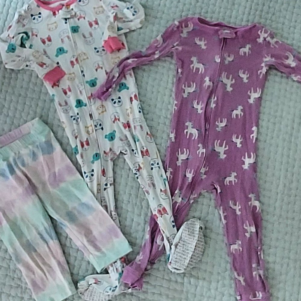 Two zip-up long pajamas, size 4T